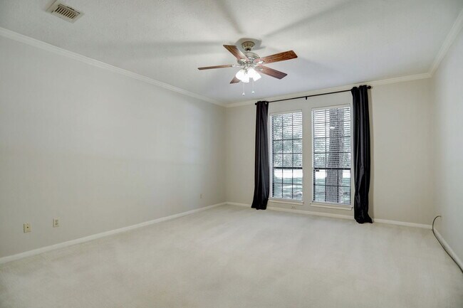 Building Photo - 127 Rush Haven Dr