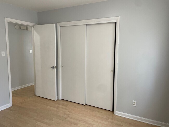 Building Photo - BEAUTIFUL 3 BED, 1.5 BATH BRICK HOME LOCAT...