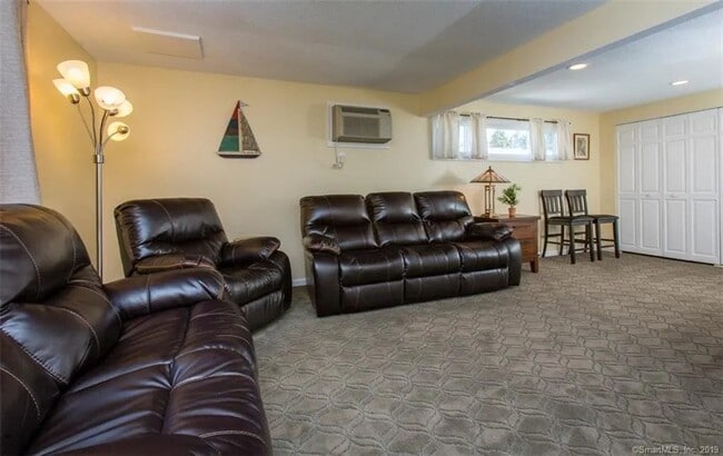 Building Photo - 31 Cinnamon Spring