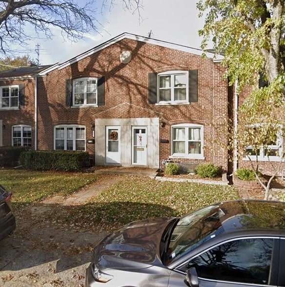 Building Photo - 2950 Des Plaines Ave