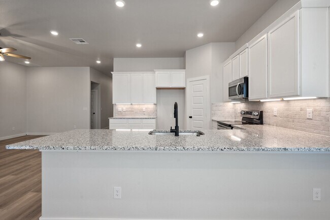 Building Photo - Pre leasing for July: 4-Bedrooms, 2-Bathroom