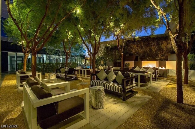 Building Photo - 4471 Dean Martin Dr