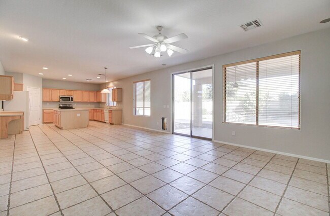 Building Photo - 2026 E County Down Dr