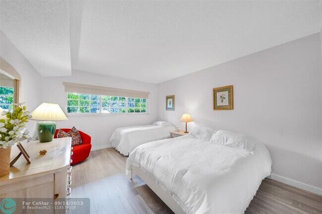 Building Photo - 3611 Oaks Clubhouse Dr