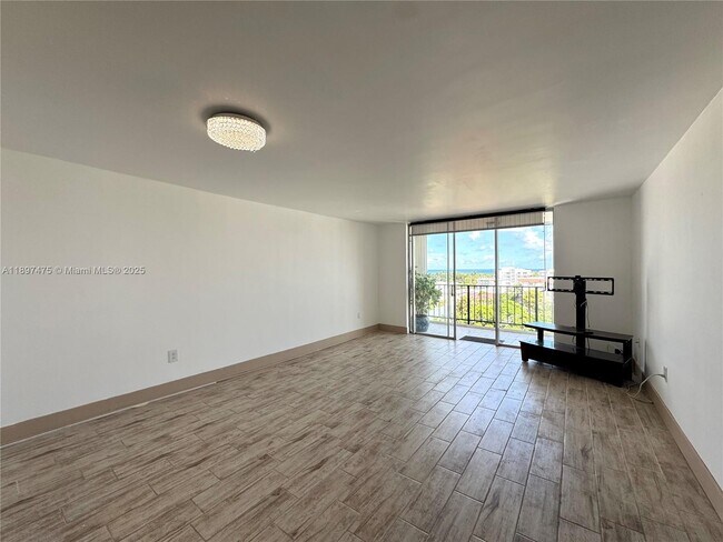 Building Photo - 7850 Byron Ave