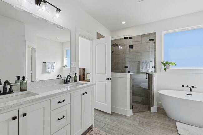 Building Photo - 1656 Whiterock Dr