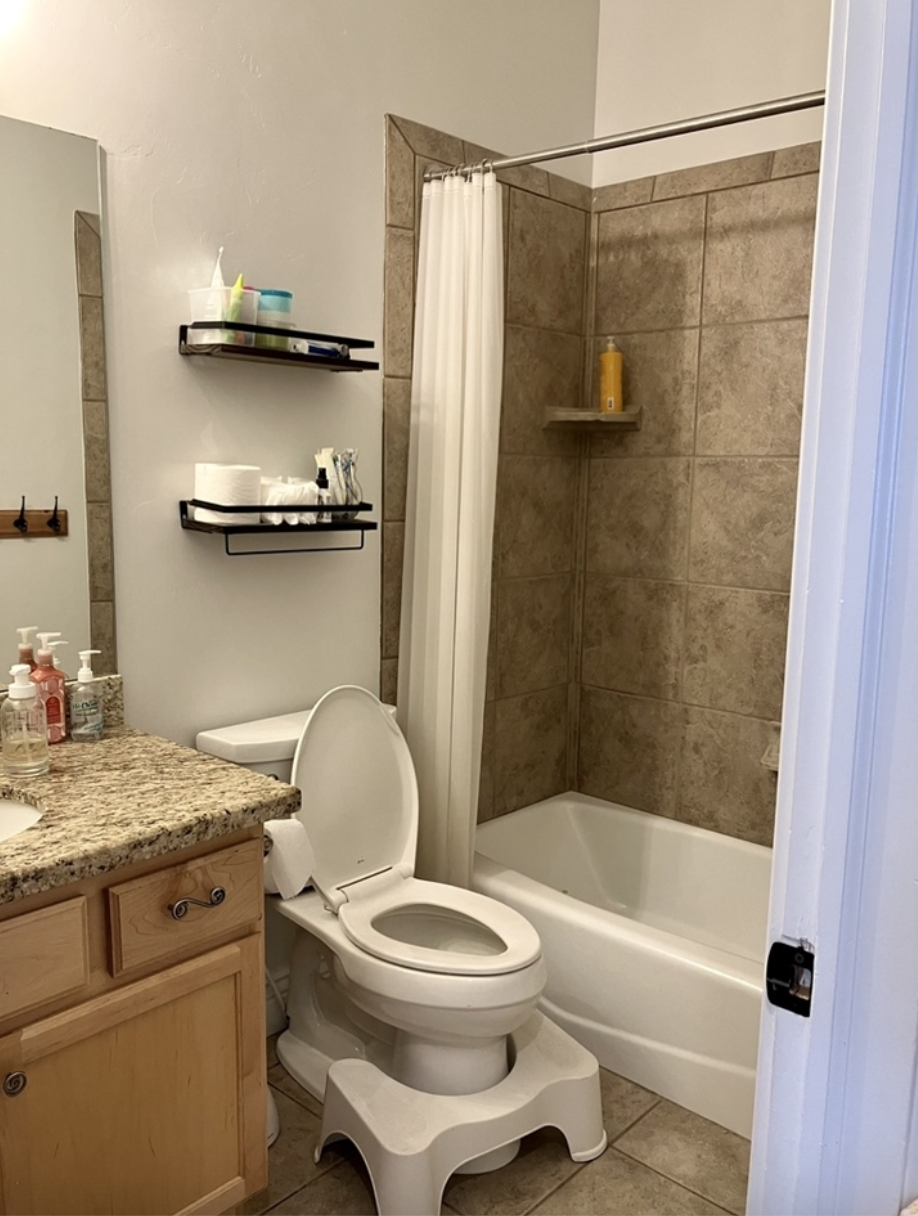 Second full bathroom on the main floor. - 14487 S Cuchara Way
