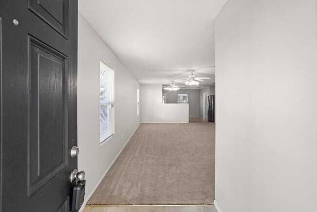 Building Photo - 5248 Sunsail Dr