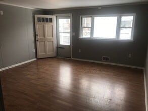 Building Photo - Charming 3 Bedroom, 1.5 Bathroom Residence...