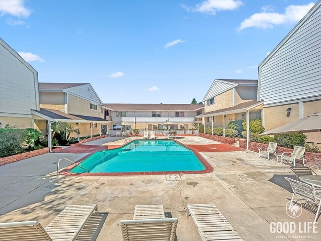Building Photo - Beautiful 2BD/2BA with Private Balcony and...