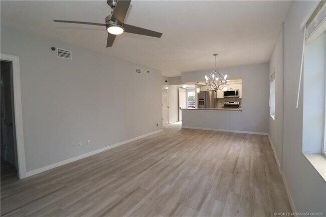 Building Photo - 2950 SE Ocean Blvd