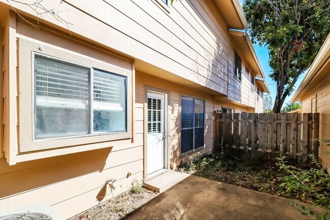 Building Photo - Amazing Austin condo!