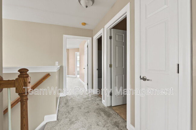 Building Photo - 9034 Parlor Dr