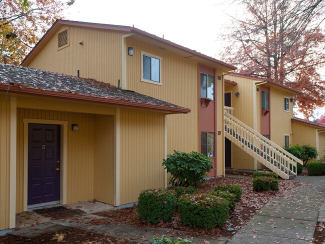 Building Photo - Countrywood Manor