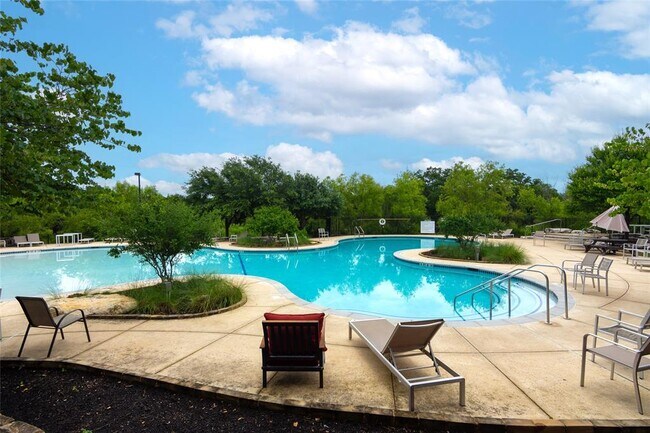 Building Photo - 501 Sixpence Ln