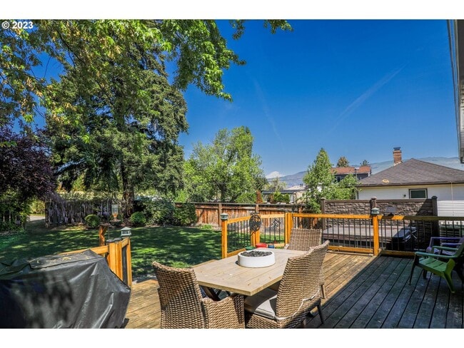 Building Photo - Great Home on 1/3 Acre