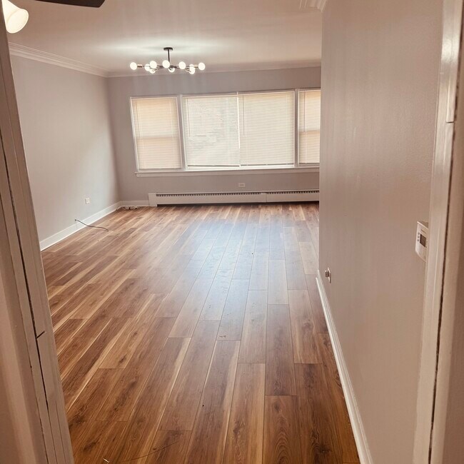 Building Photo - 5544 N Campbell Ave