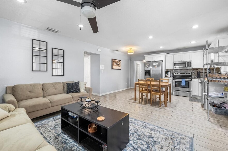 Building Photo - 2103 W State St