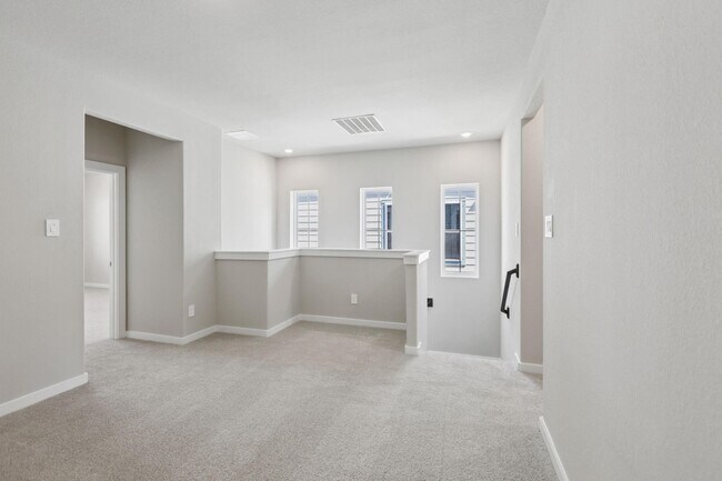 Building Photo - 567 Avisa Dr