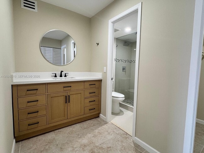 Building Photo - 401 Golden Isles Dr