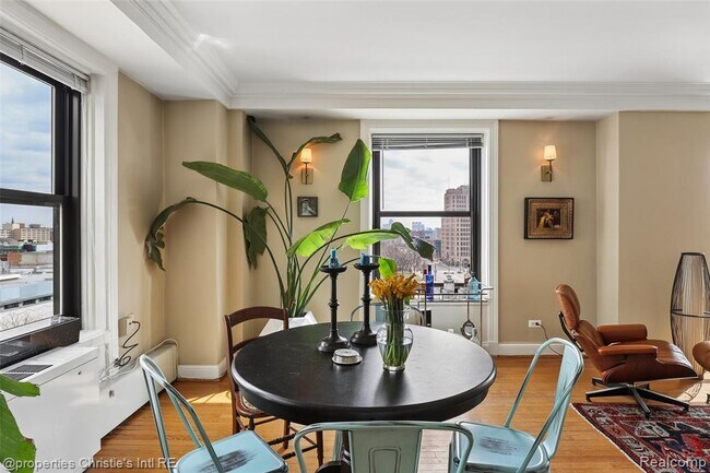 Building Photo - 15 E Kirby St