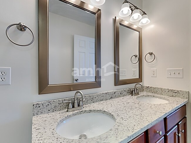 Building Photo - 1099 Moss Grove Dr