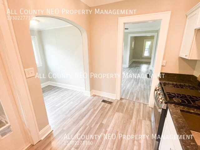 Building Photo - 3717 Archwood Ave