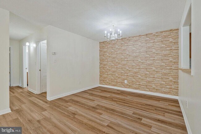 Building Photo - 10070 Oakton Terrace Rd
