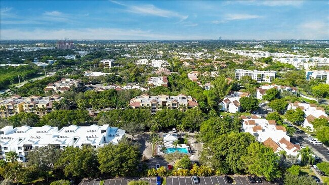 Building Photo - 609 E Sheridan St