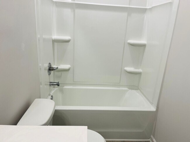 Building Photo - Stunning 3 bedroom, 3.5 bathroom townhome ...