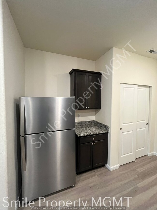 Building Photo - townhouse