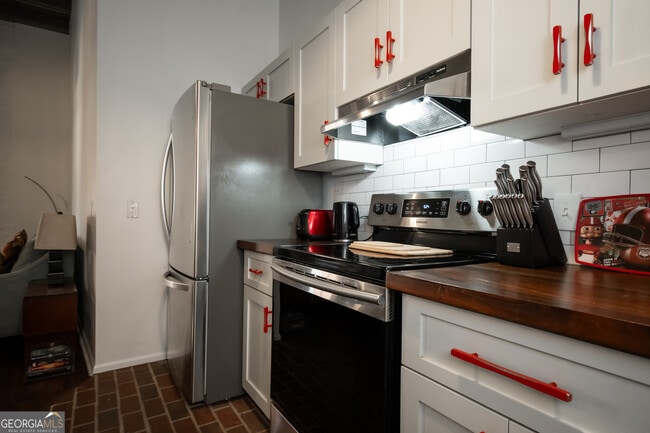 Building Photo - 269 N Hull St