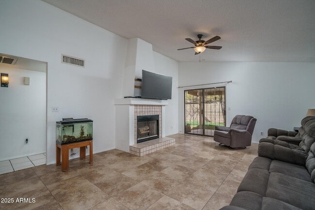 Building Photo - 6450 W Lawrence Ln