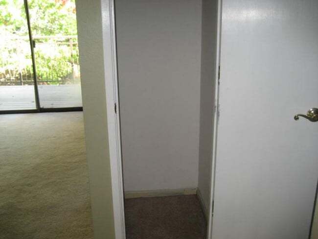 Building Photo - 44 Crestfield Ct