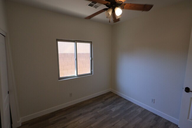 Building Photo - Remodeled 4 Bed 2 Bath Home.
