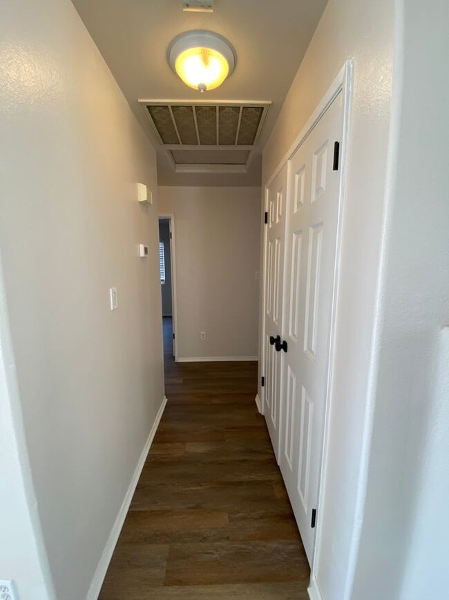 Building Photo - Silver Creek Beauty