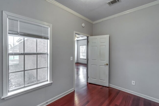 Building Photo - 340 Willow Ridge Cove