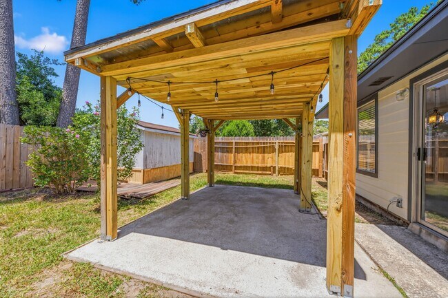 Building Photo - 3535 Nutwood Ln