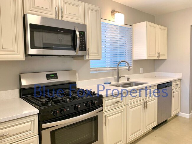 Building Photo - 602 N Palo Verde Blvd