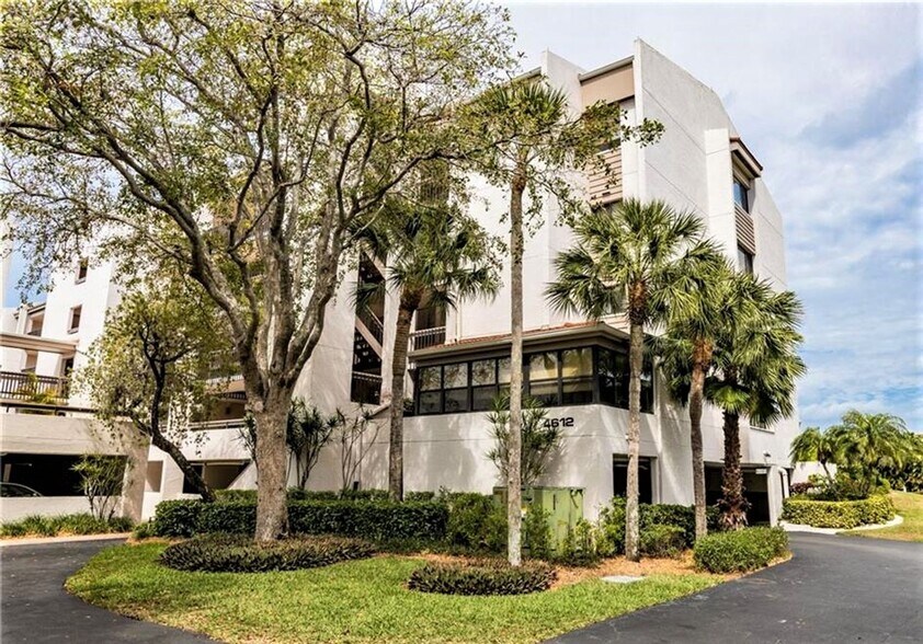 Building Photo - Flagship Village Condo in The Landings Yacht Golf & Tennis Club