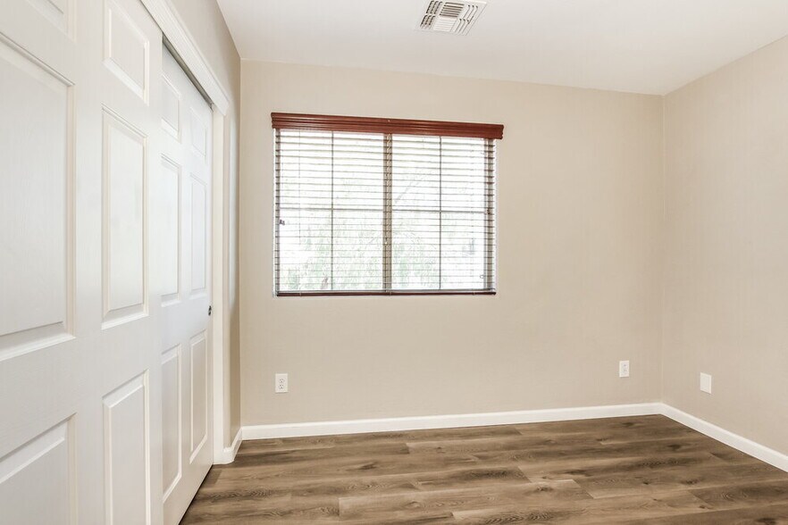 Building Photo - 26681 N Babbling Brook Dr