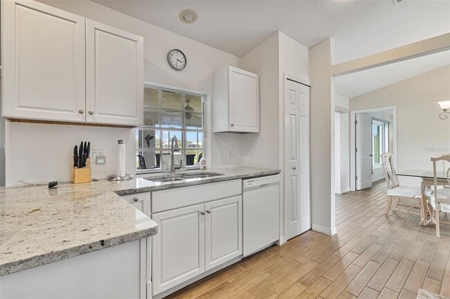 Building Photo - 6460 Blueberry Dr