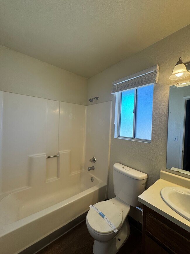 Building Photo - 4208 White Ln