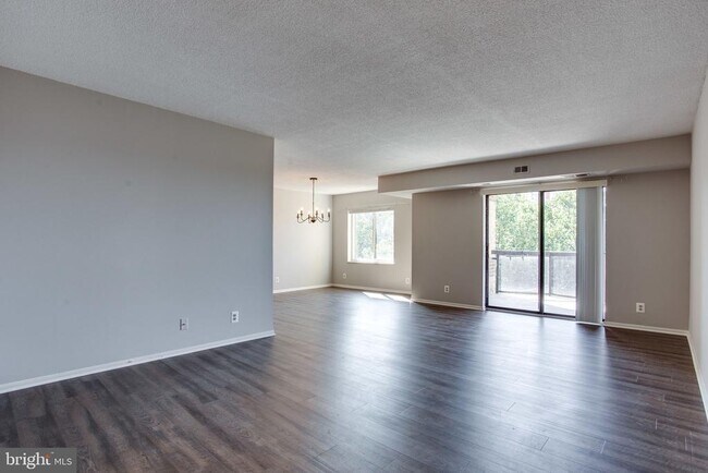 Building Photo - 8370 Greensboro Dr