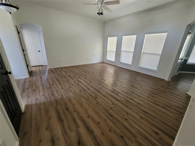 Building Photo - 205 Willow Creek Dr