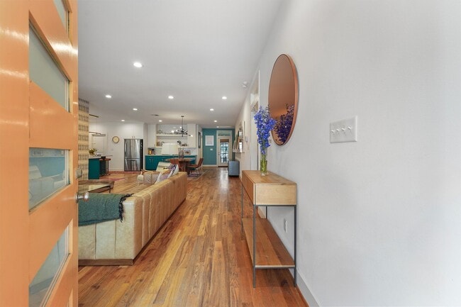 Building Photo - 2708 Kennedy St