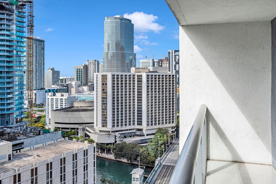 Building Photo - 485 Brickell Ave
