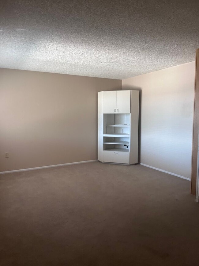 Building Photo - Charming 2-bedroom 2 baths in the heart of...