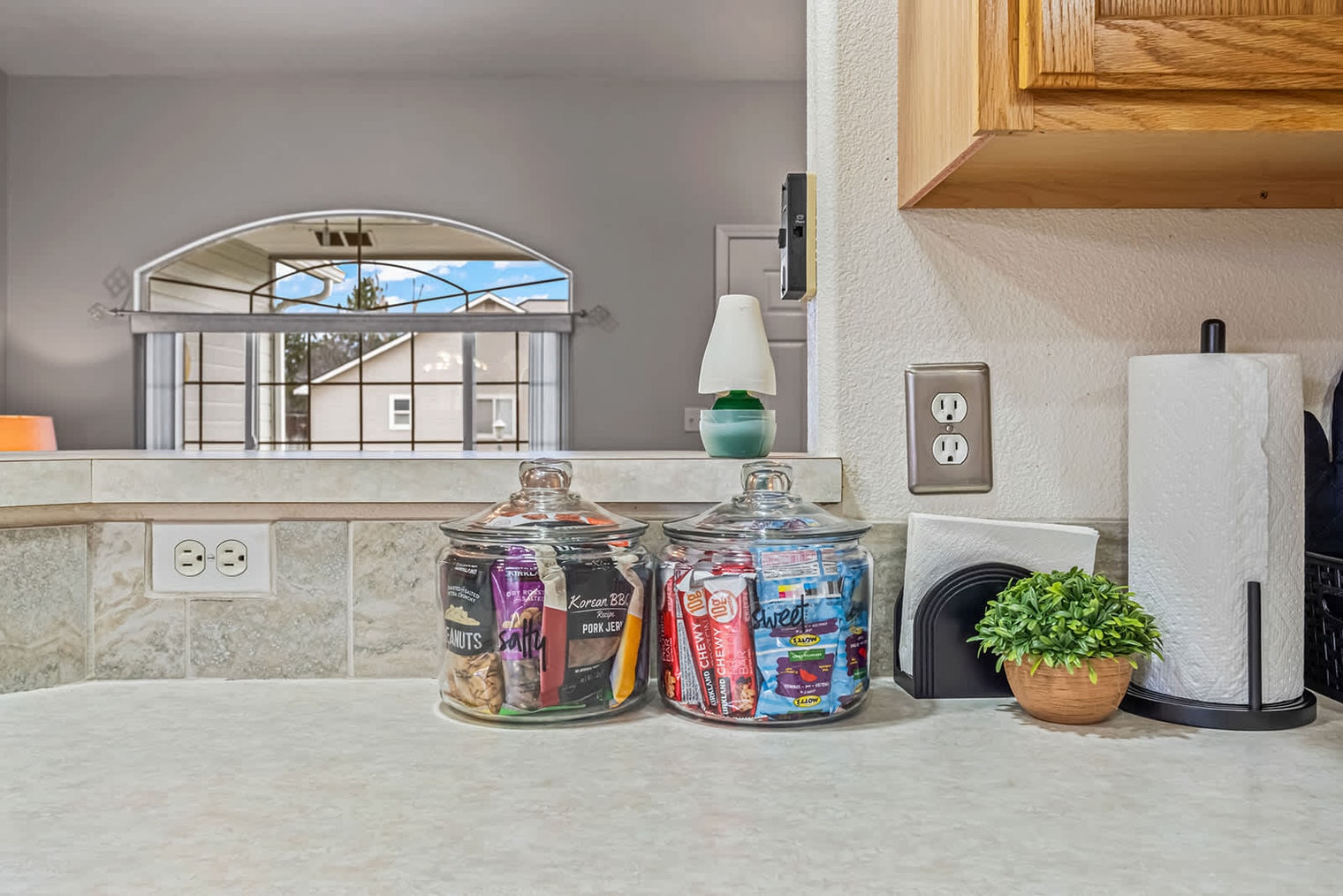 Building Photo - 727 W Clark Ave