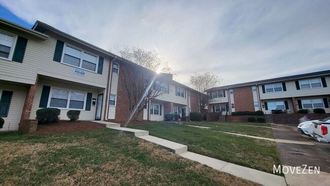 Building Photo - 422 Muirs Chapel Rd